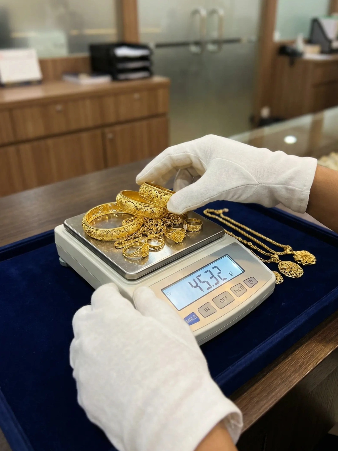Gold jewelry close-up for Easy Gold Trading