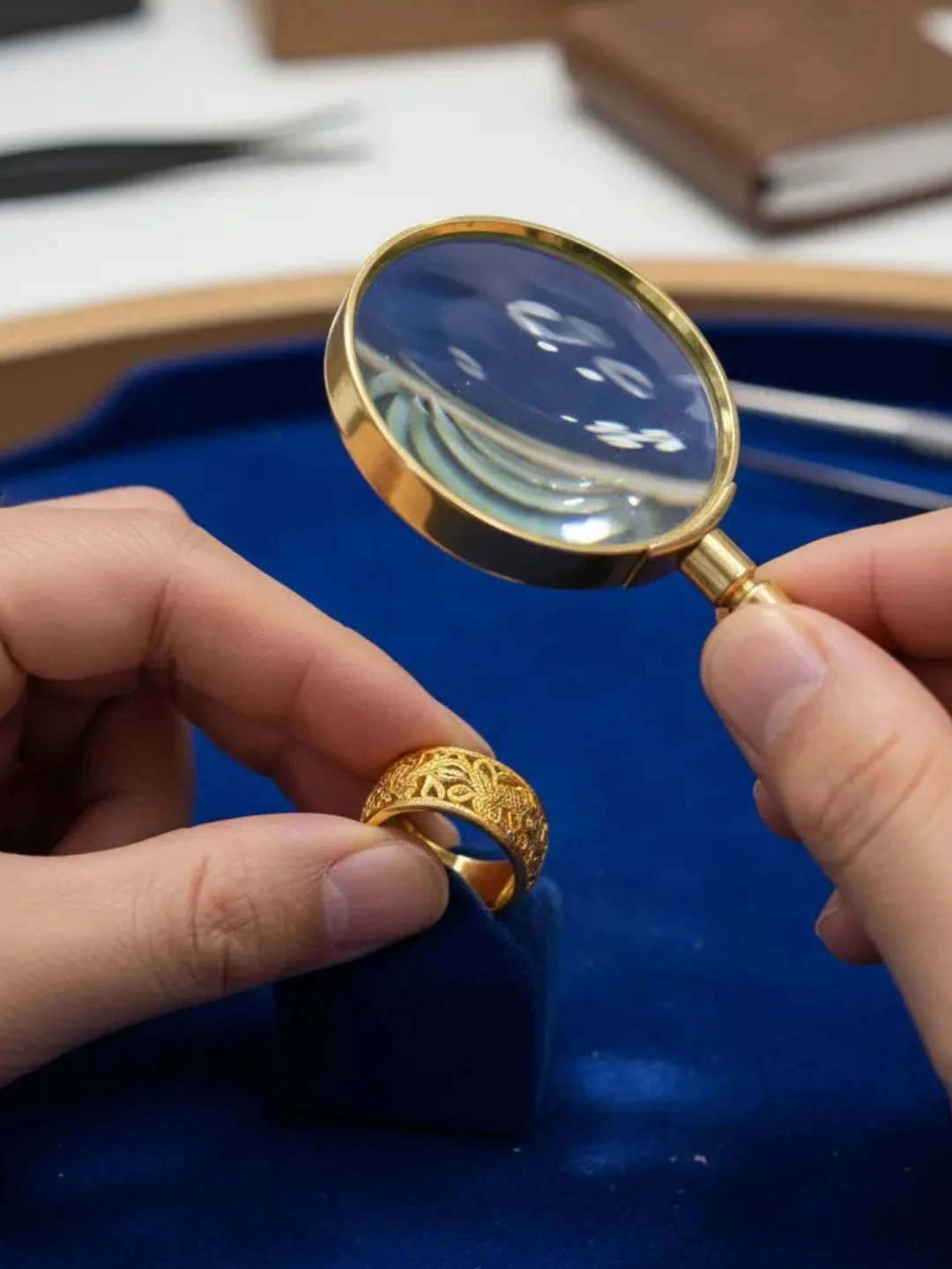 Gold testing and valuation process at Easy Gold Trading